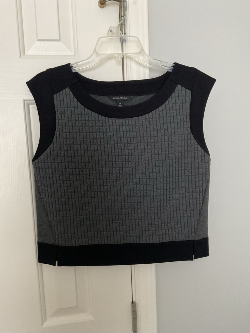 Banana Republic Gray and Black Textured Sleeveless Tank